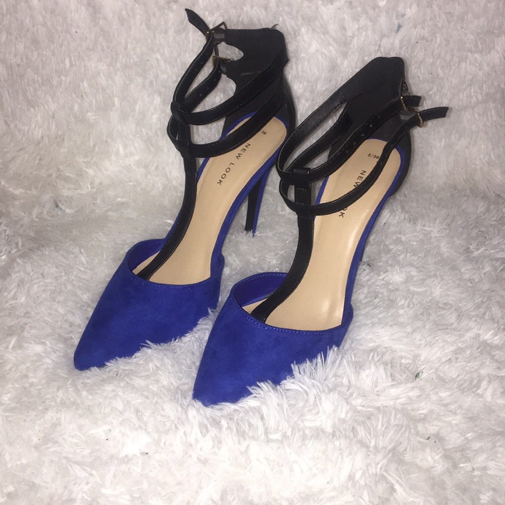 T strap pumps